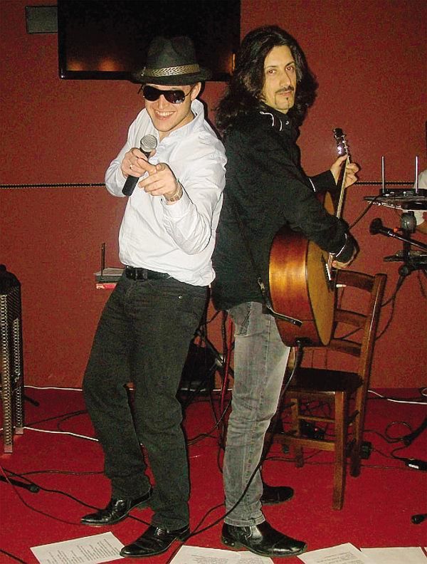 Gianluca Totaro e Alessandro Babbo sul palco sono i “LigAdri” Gianluca Totaro e Alessandro Babbo sul palco sono i “LigAdri”
