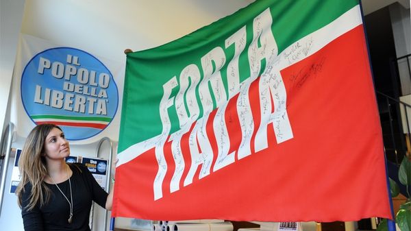 Como sede PDL in viale Recchi ora con il nuovo vessillo di Forza Italia
