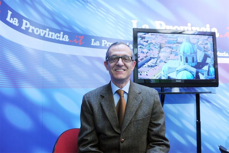 Il sindaco negli studi web de La Provincia Il sindaco negli studi web de La Provincia