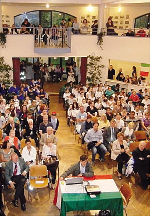 Uno scorcio della sala gremita Uno scorcio della sala gremita