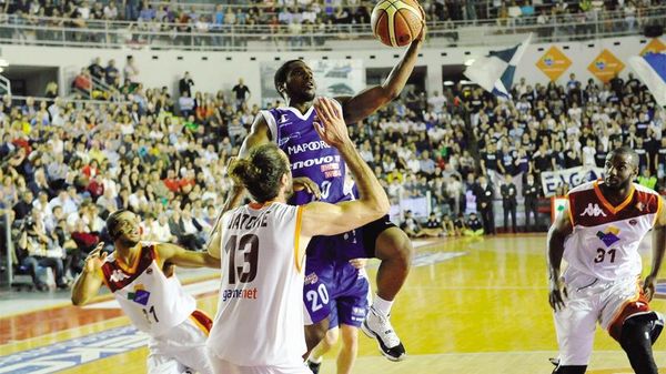 Una delle giocate di Joe Ragland, il play americano che la Lenovo Cantù ha ingaggiato per questo finale di stagione: tra ultima di campionato e le due serie playoff ha disputato quindici partite spesso dimostrando il suo valore e la sua classe cristallina