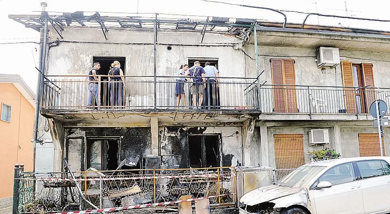 La casa di via Andrate Nuova distrutta dalle fiamme giovedì scorso La casa di via Andrate Nuova distrutta dalle fiamme giovedì scorso
