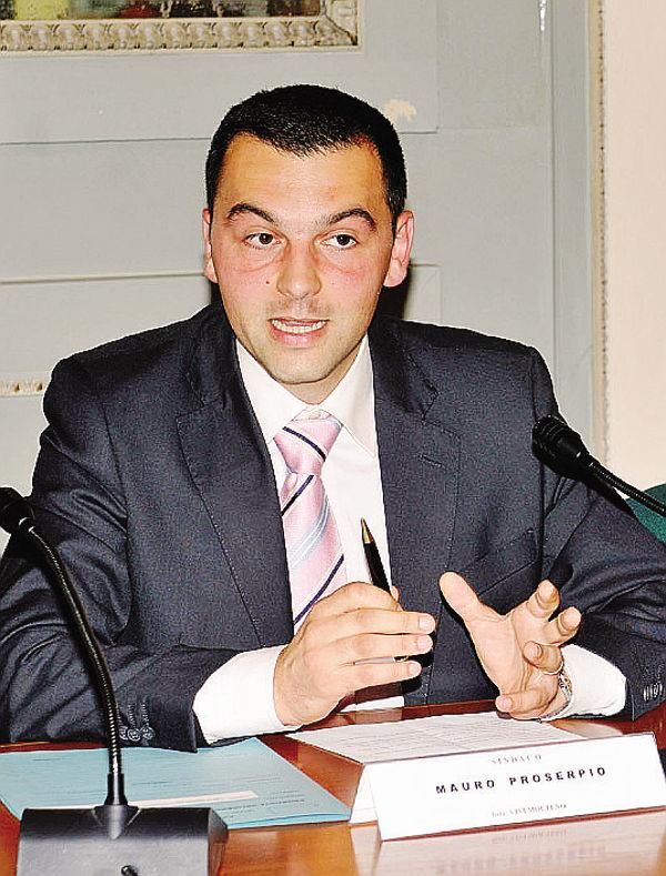 Il sindaco di Molteno, Mauro Proserpio, introduce sconti per la Tares Il sindaco di Molteno, Mauro Proserpio, introduce sconti per la Tares