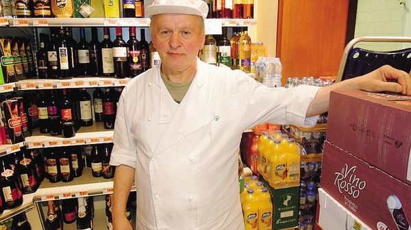 Lino Cappelletti, 67 anni, all’interno del supermercato Unes di via Matteotti