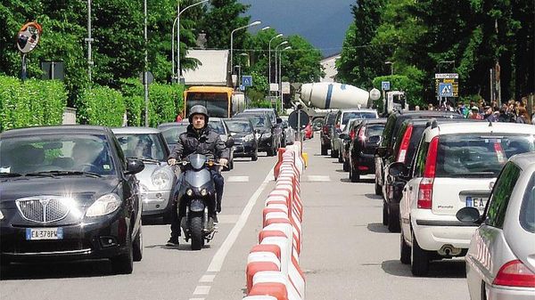 I new jersey  all’esterno del Jean Monnet