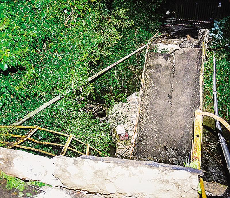 Il ponte crollato a Camnago Volta Il ponte crollato a Camnago Volta
