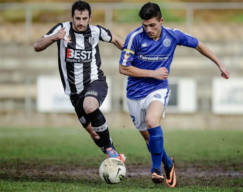Lele Pappalardo in azione con la maglia bianconera dell'Adelaide City Football Club Lele Pappalardo in azione con la maglia bianconera dell'Adelaide City Football Club