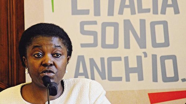 Il ministro Cécile Kyenge alla festa del Pd in un dibattito con il sindaco di Varese Attilio Fontana