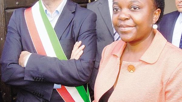 Il sindaco Claudio Bizzozero con il ministro Kyenge