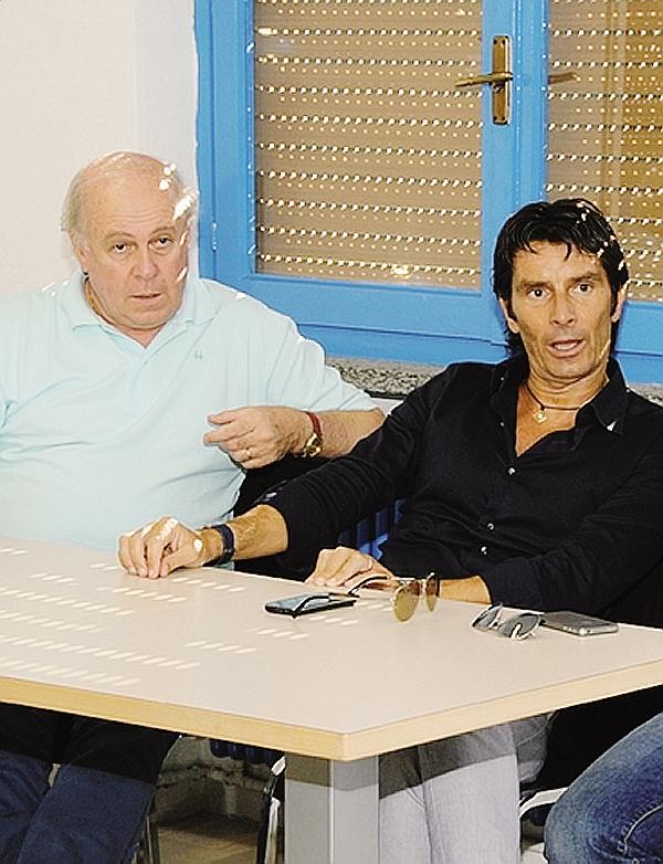 Mauto Gibellini e Giovanni Dolci al lavoro sul mercato del Como Mauto Gibellini e Giovanni Dolci al lavoro sul mercato del Como