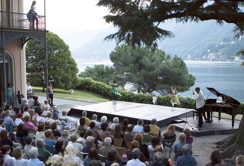 Un momento del concerto al parco di Villa del Grumello concerto alle 5.30 per Un momento del concerto al parco di Villa del Grumello concerto alle 5.30 per