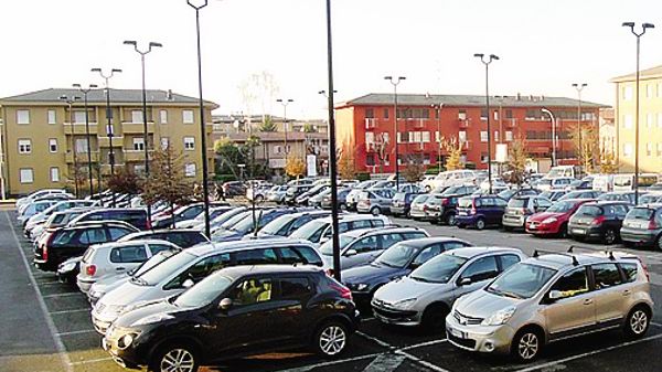 Il parcheggio del piazzale del Cai