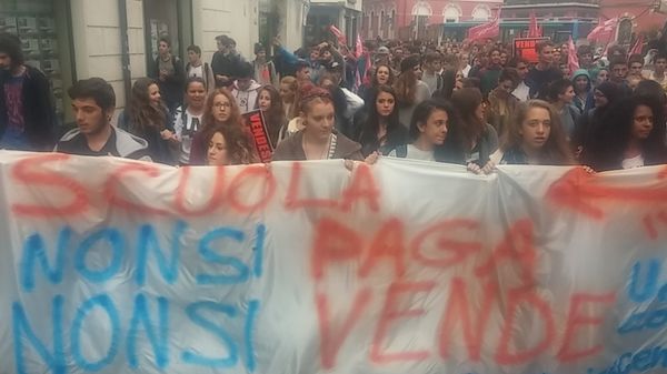 Como manifestazione degli studenti