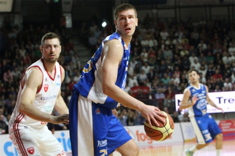 Cantù sconfitta a Varese nel derby: qui Ivan Buva