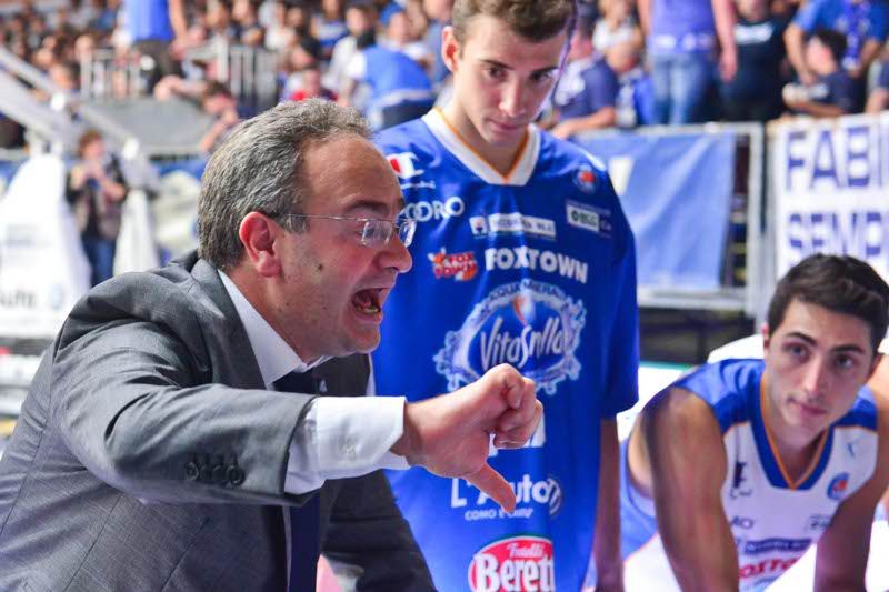 Stefano Sacripanti durante un time out Stefano Sacripanti durante un time out