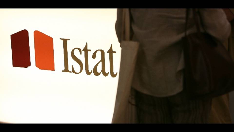 Istat,per stipendi P.a -580 euro da 2010 Istat,per stipendi P.a -580 euro da 2010
