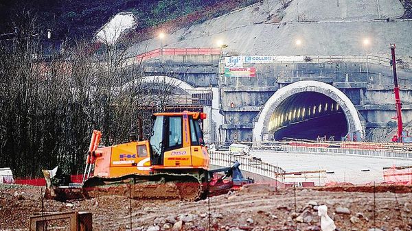 1 L’uscita della galleria della tangenziale ad Albate