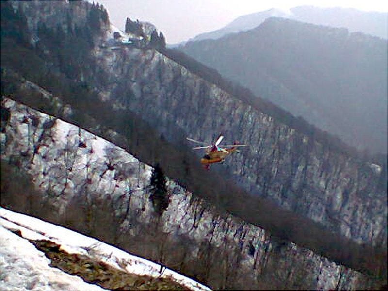 ERBA - VALANGA TRAVOLGE TRE ESCURSIONISTI SUL MONTE PALANZONE - UN MORTO E TRE FERITI