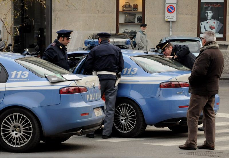 Como È intervenuta la Volante della polizia Como È intervenuta la Volante della polizia
