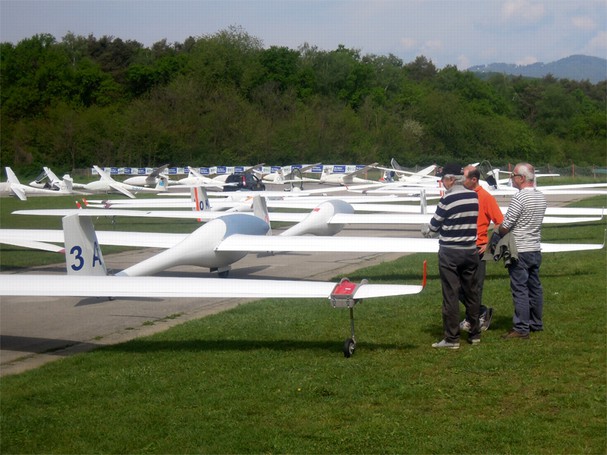 ALZATE BRIANZA - COMPETIZIONE NAZIONALE ALIANTI AEROPORTO VOLO A VELA VERZAGO