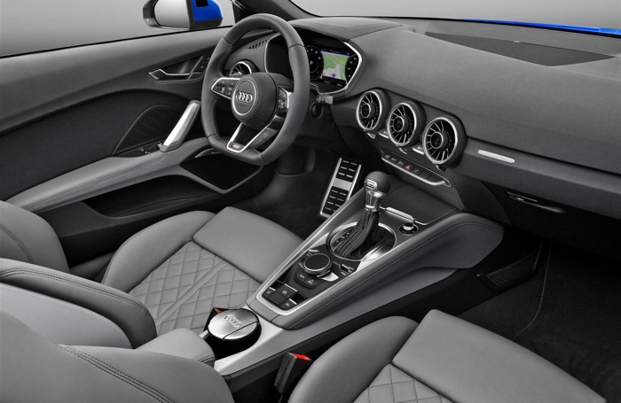 L’interno di Audi TT S roadster