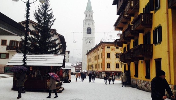 Cortina fa il pieno di neve