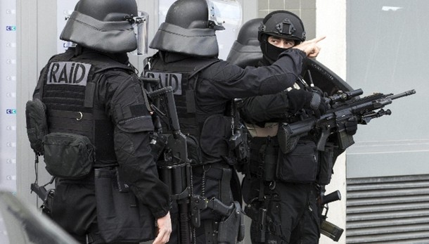 Valls,2.600 posti lavoro anti terrorismo