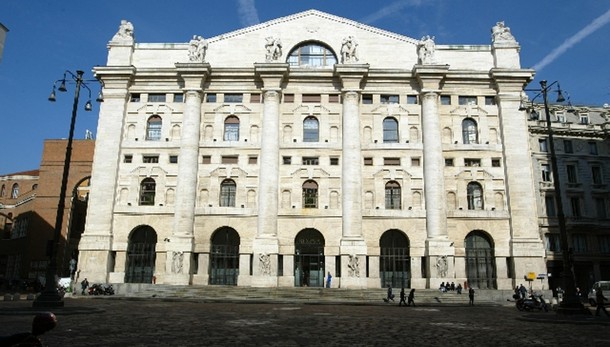 Borsa: Milano chiude in calo, -0,53%