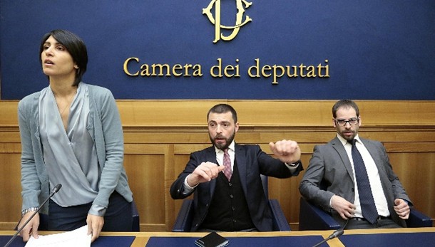 M5s: nove deputati lasciano Grillo