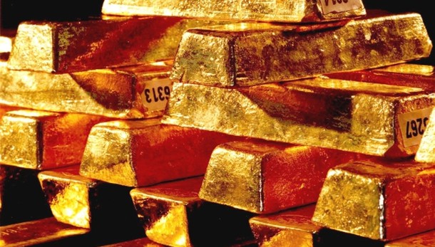 Oro: in calo a 1.272,44 dollari