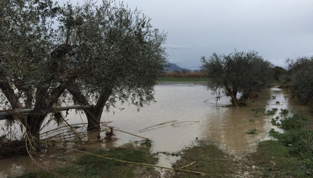 Maltempo al centro-sud, esonda il Sele