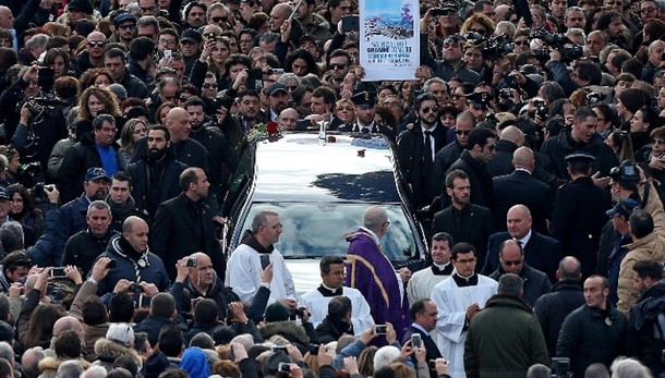 Addio Pino,in omelia prete 'state uniti'