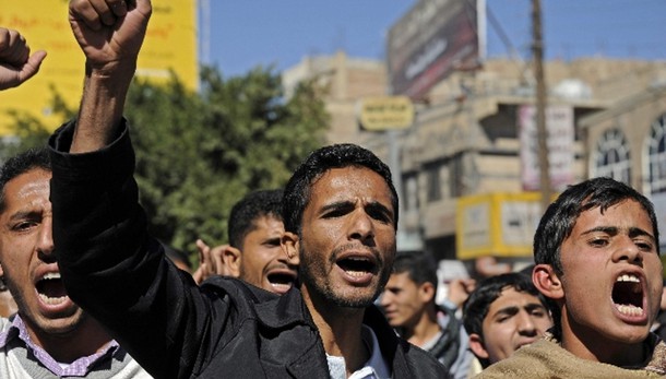 Yemen: autobomba a Sanaa, 15 morti