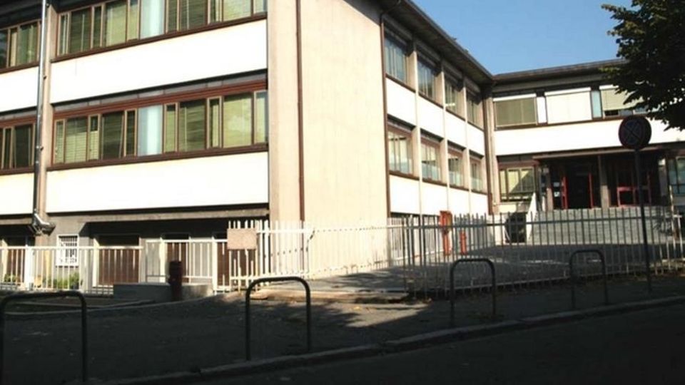 Cantù, si rompe una tubatura Allagata la media Anzani Cantù, si rompe una tubatura Allagata la media Anzani