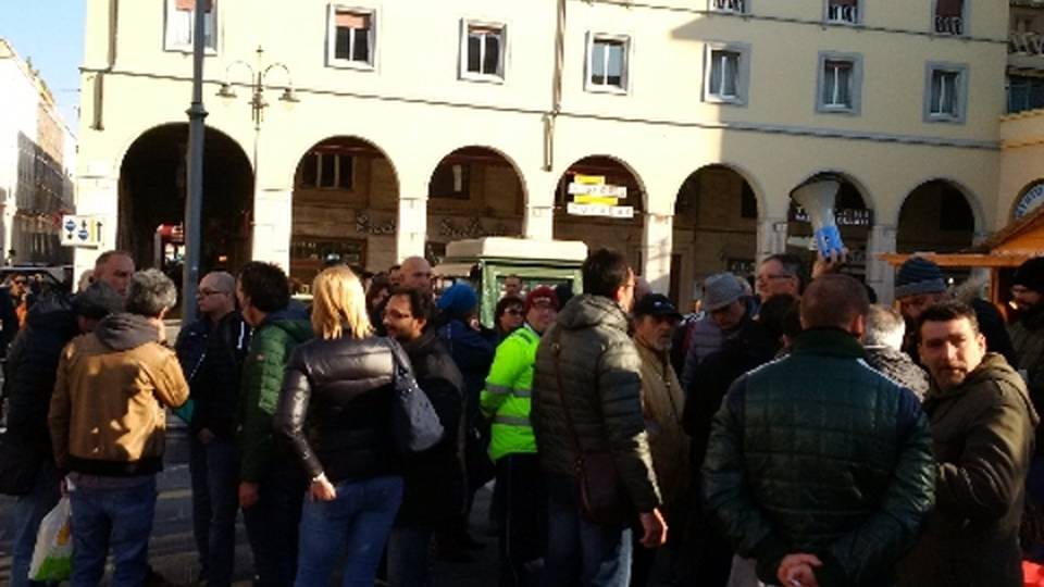 Rifiuti Livorno, via a sciopero 48 ore Rifiuti Livorno, via a sciopero 48 ore