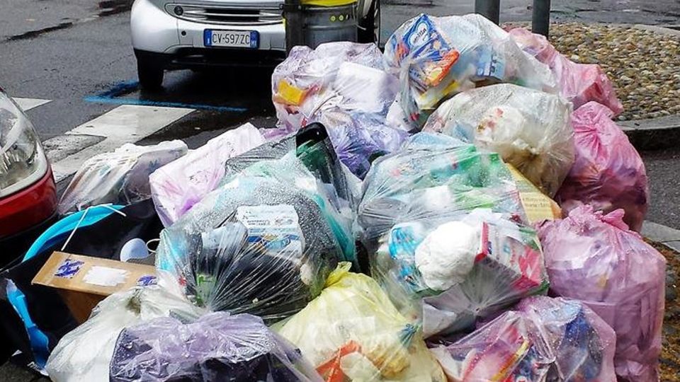 Como, rifiuti abbandonati in strada Ventuno multe da inizio anno Como, rifiuti abbandonati in strada Ventuno multe da inizio anno