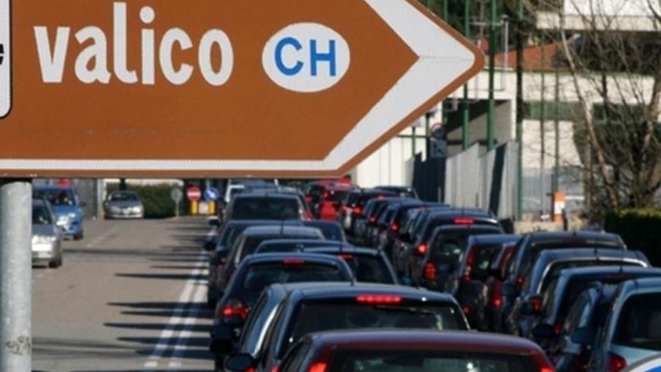 «Così la Svizzera taglia il lavoro dei frontalieri» «Così la Svizzera taglia il lavoro dei frontalieri»