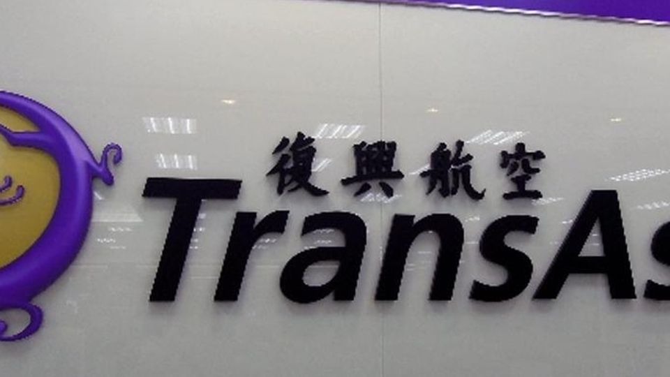 Aereo si schianta a Taipei Il video dell’impatto Aereo si schianta a Taipei Il video dell’impatto