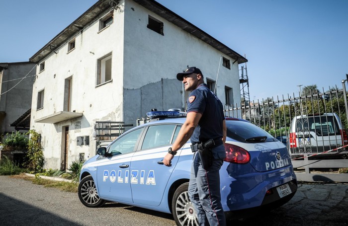 Guanzate ritrovato un cadavere nel giardino di una causa in ristrutturazione