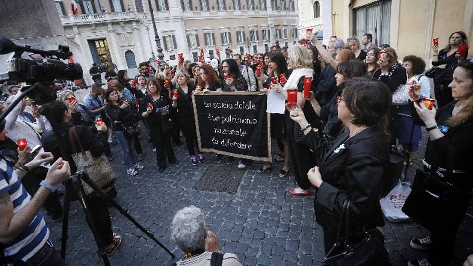 Vendola, Presidi? Profumo di corruzione Vendola, Presidi? Profumo di corruzione