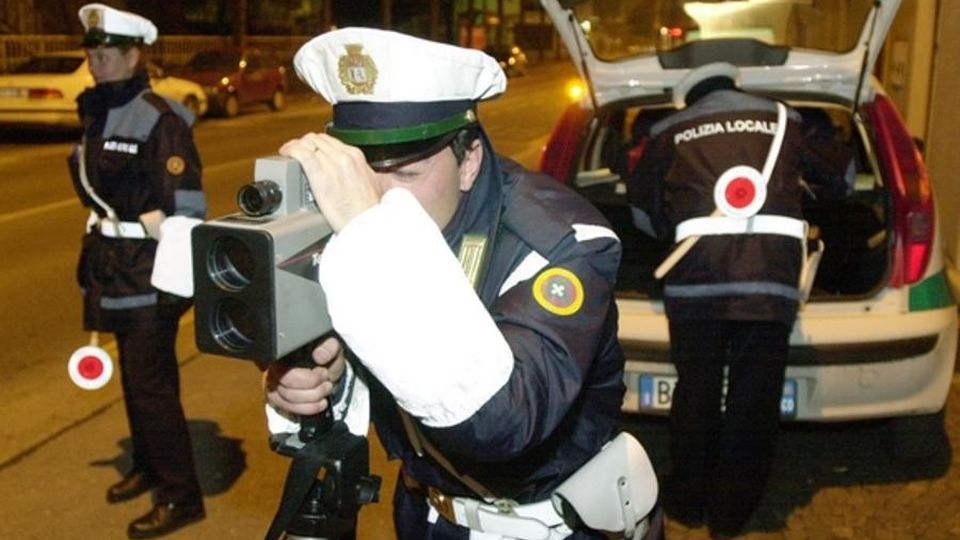 Controlli su velocità e alcol Giro di vite a Cantù Controlli su velocità e alcol Giro di vite a Cantù