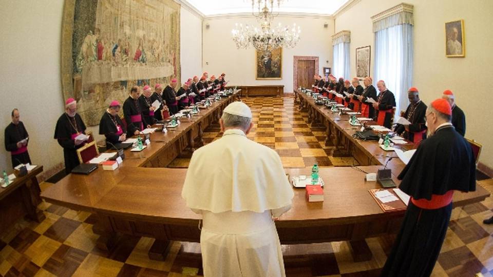 Papa a vescovi, denunciate corruzione Papa a vescovi, denunciate corruzione