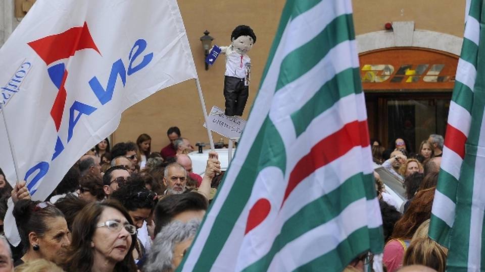 Un'ora sciopero in 2 giorni scrutini Un'ora sciopero in 2 giorni scrutini
