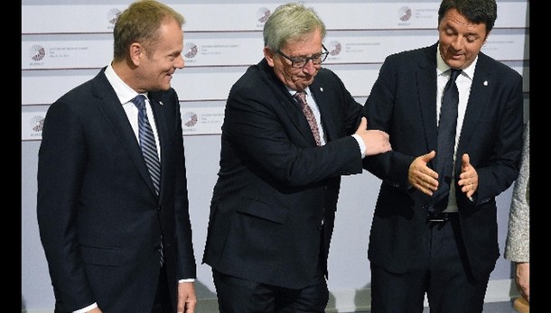 Ue: Renzi, foto? Io sto a sinistra