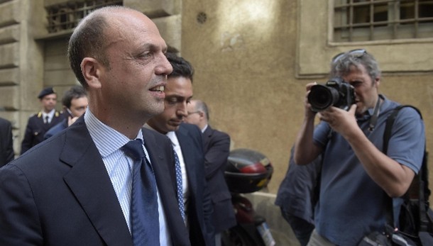 Alfano, no a equiparazione matrimonio