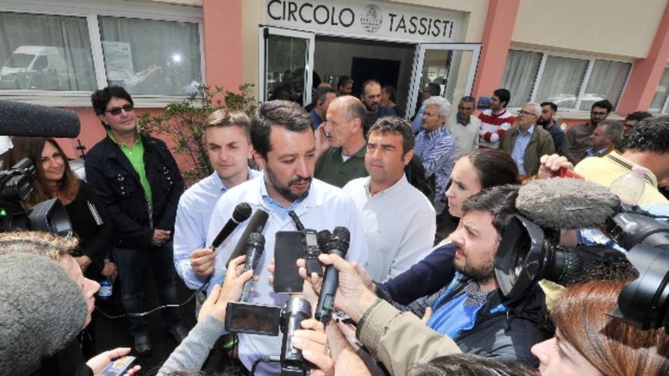 Salvini a Genova, antagonisti contestano Salvini a Genova, antagonisti contestano