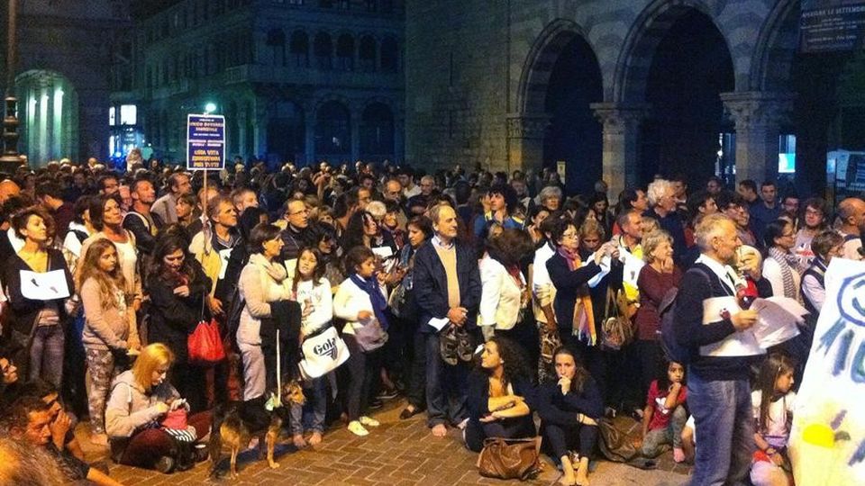 Como, in 350 in marcia per i profughi Como, in 350 in marcia per i profughi