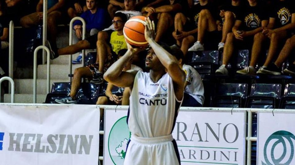 Basket, torneo di Jesolo Cantù alza la Coppa Basket, torneo di Jesolo Cantù alza la Coppa