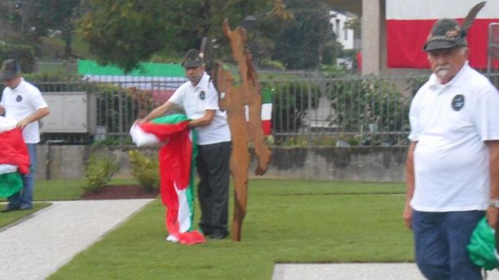 Beregazzo Onora Le Mamme Monumento Degli Alpini Cronaca Beregazzo 