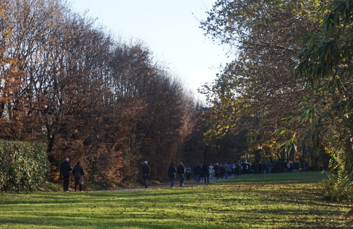 In cammino nel parco di Villa Barbavara